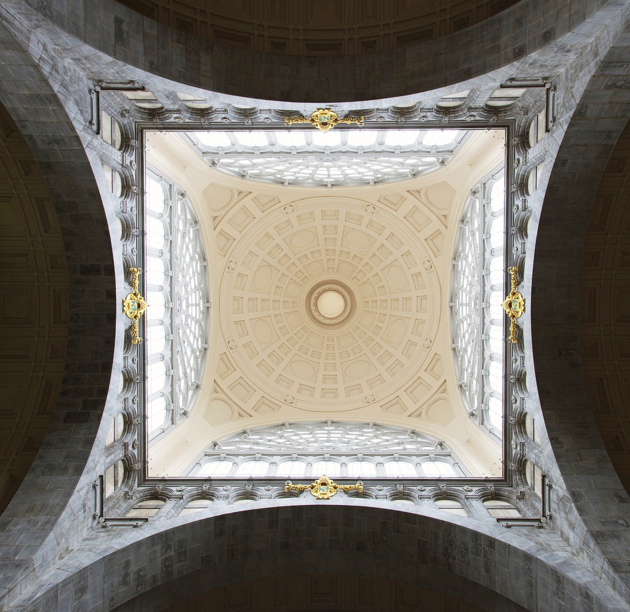 Tips for Painting High Ceilings and Hard-to-Reach Areas